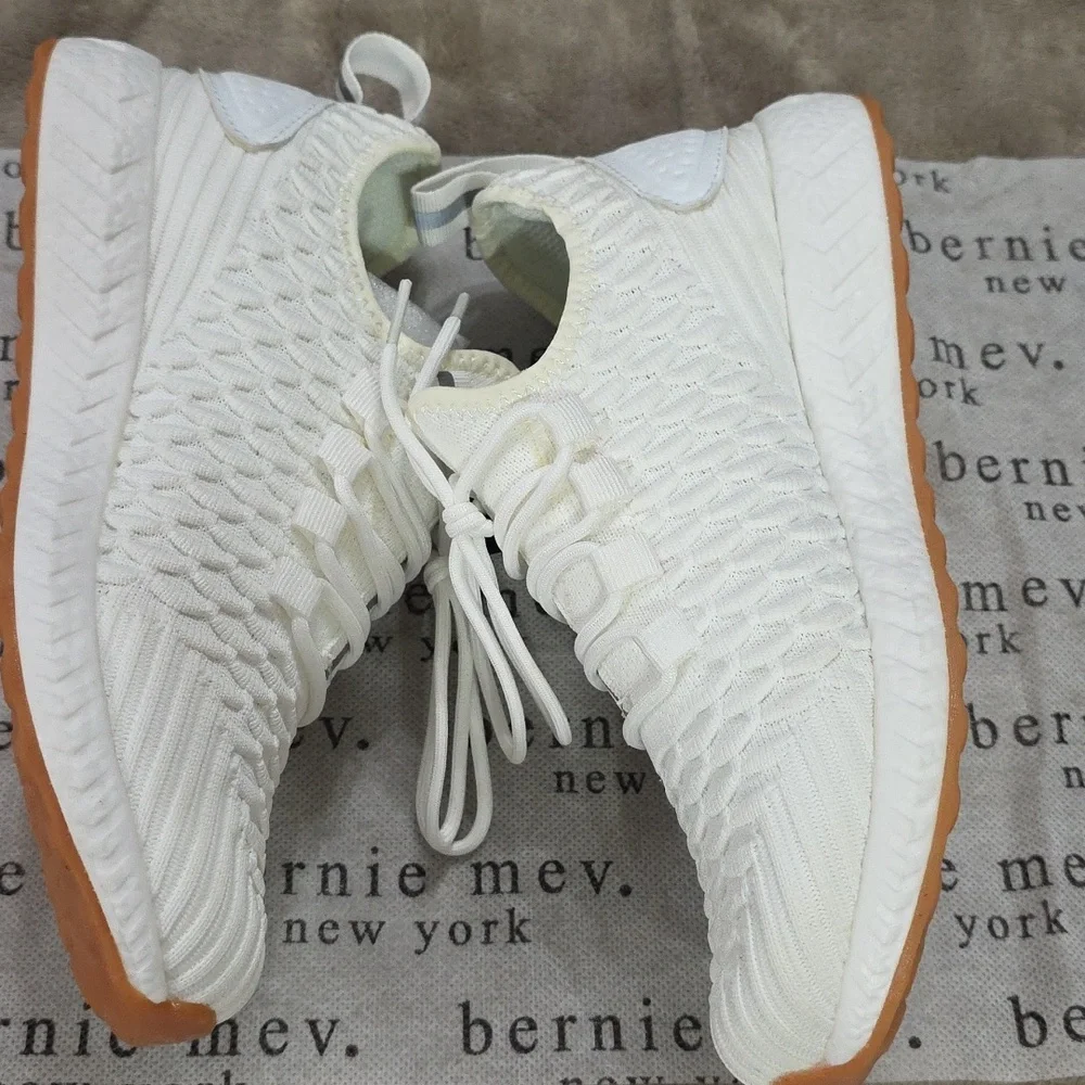 NEW Bernie Mev 
